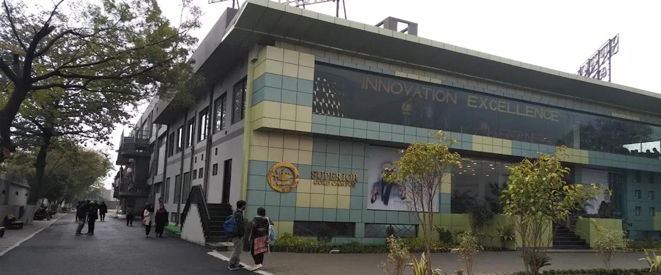 campus banner